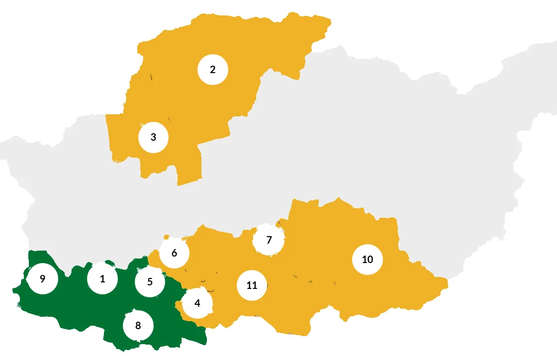 Map of Kapuas Hulu with eleven numbered sub-districts, colored by receiving factory